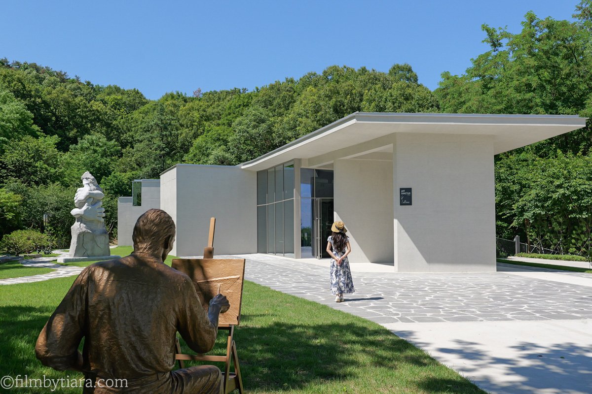 Art Sanctum Gallery exterior with painter statue at FOREST AG405