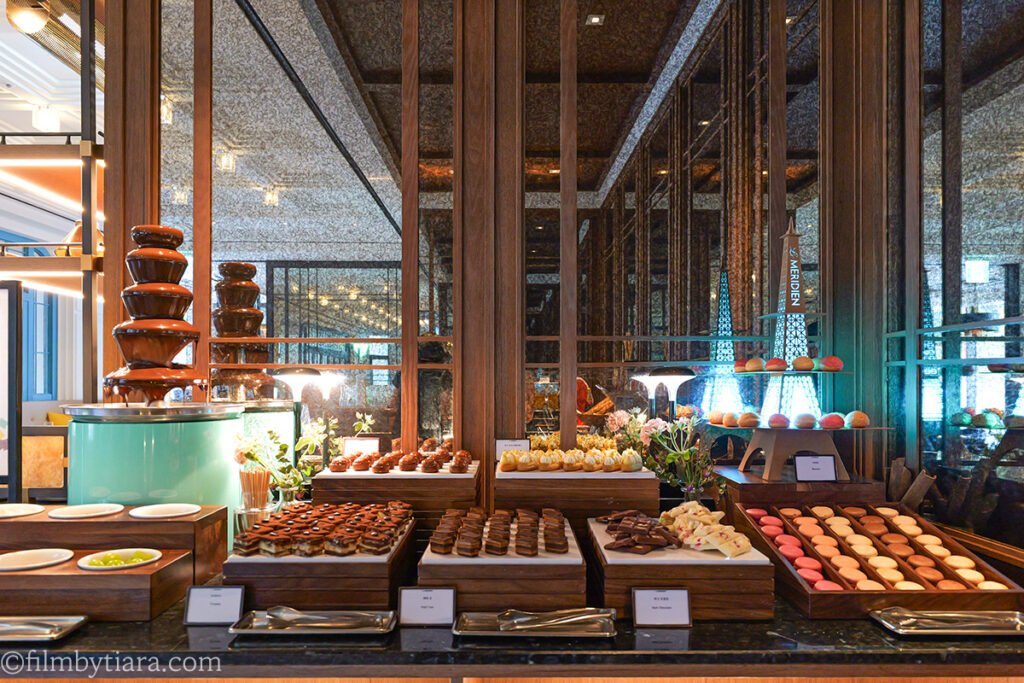 Dessert buffet spread with chocolate fountain at La Palette Paris, Myeongdong Title: French Dessert Buffet Spread