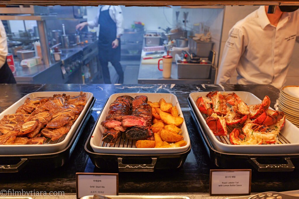 Grilled short rib and roast lobster tail at La Palette Paris buffet