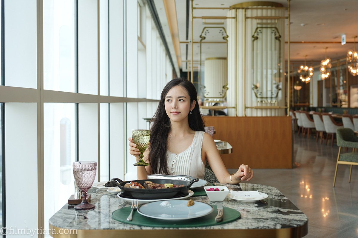 Hotel Naru Seoul Voisin Restaurant: Weekend Lunch Course with Han River View
